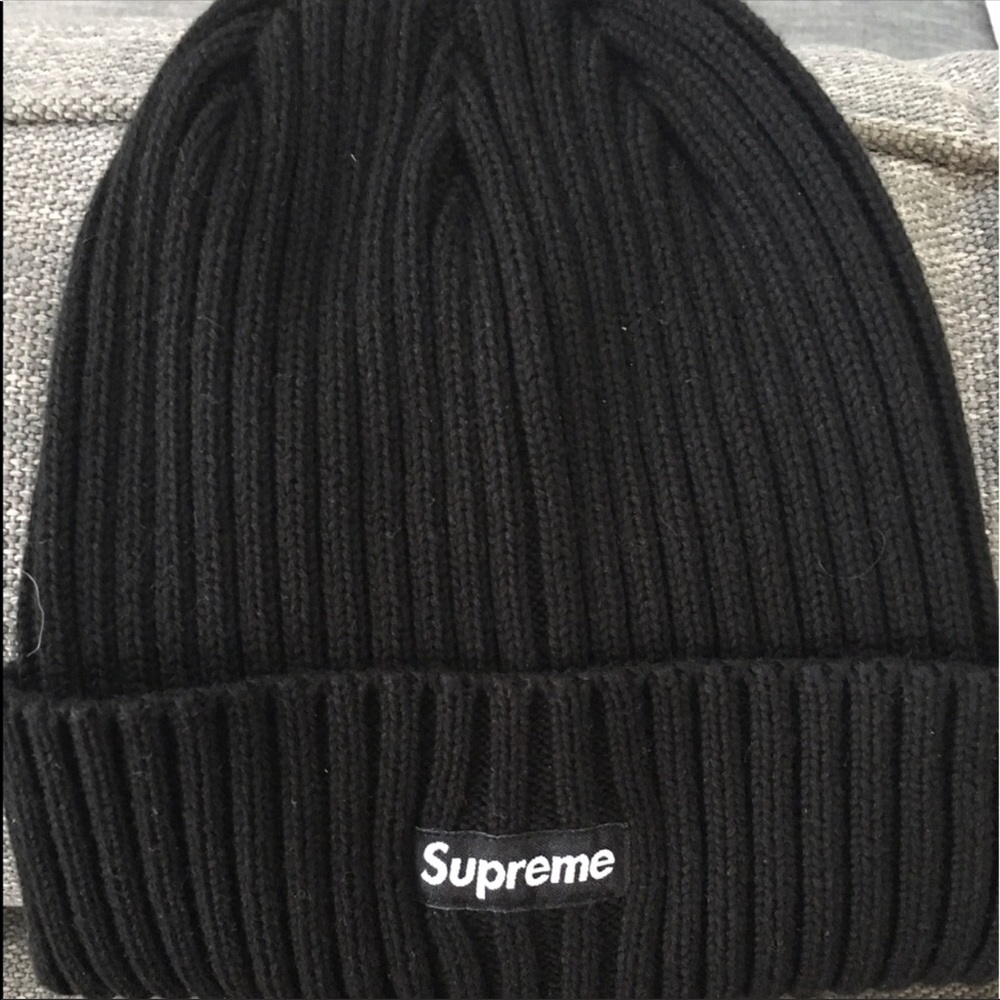 Ribbed Supreme beanie